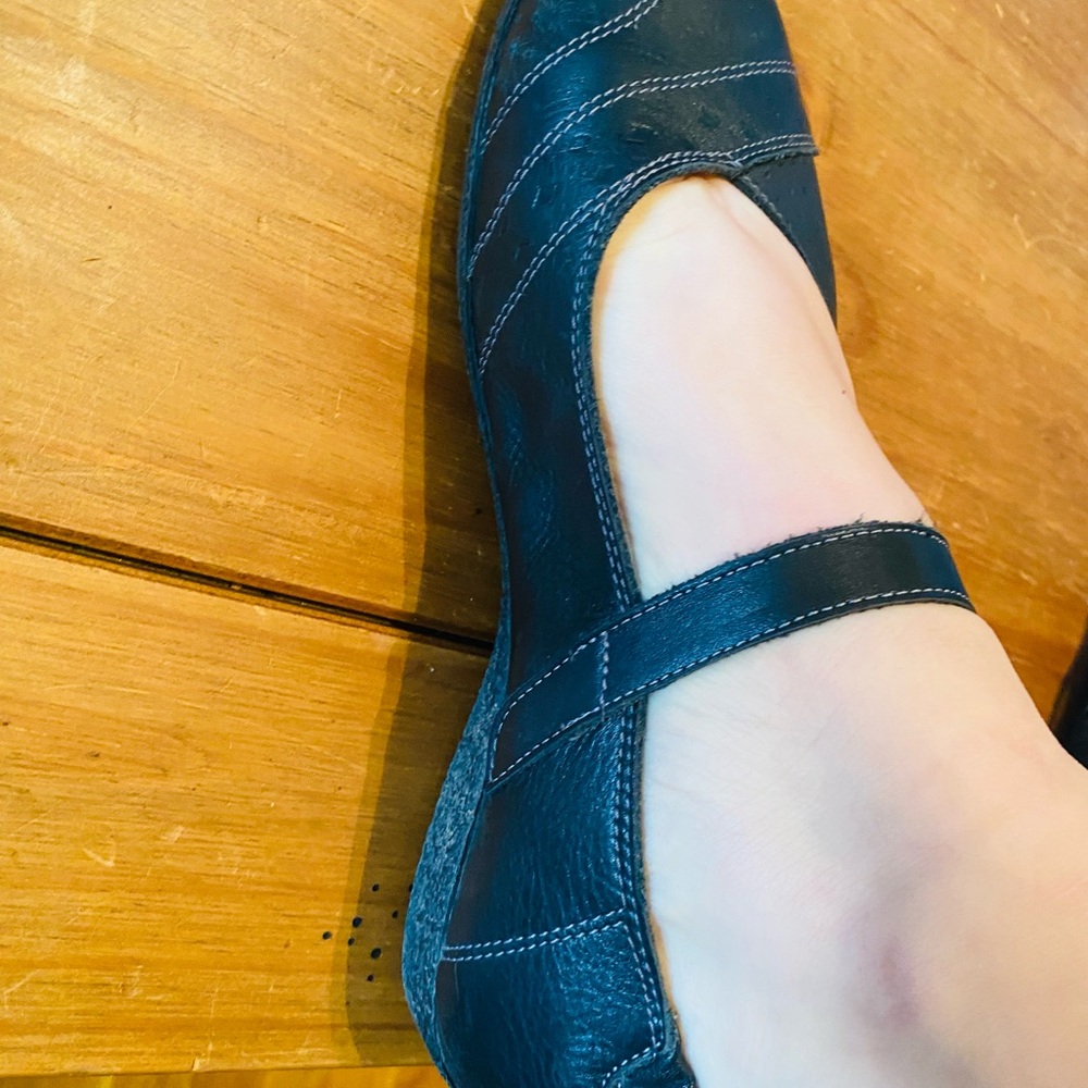 Taos Footwear Olive Mary Jane Flats with Strap - Picture 4 of 4